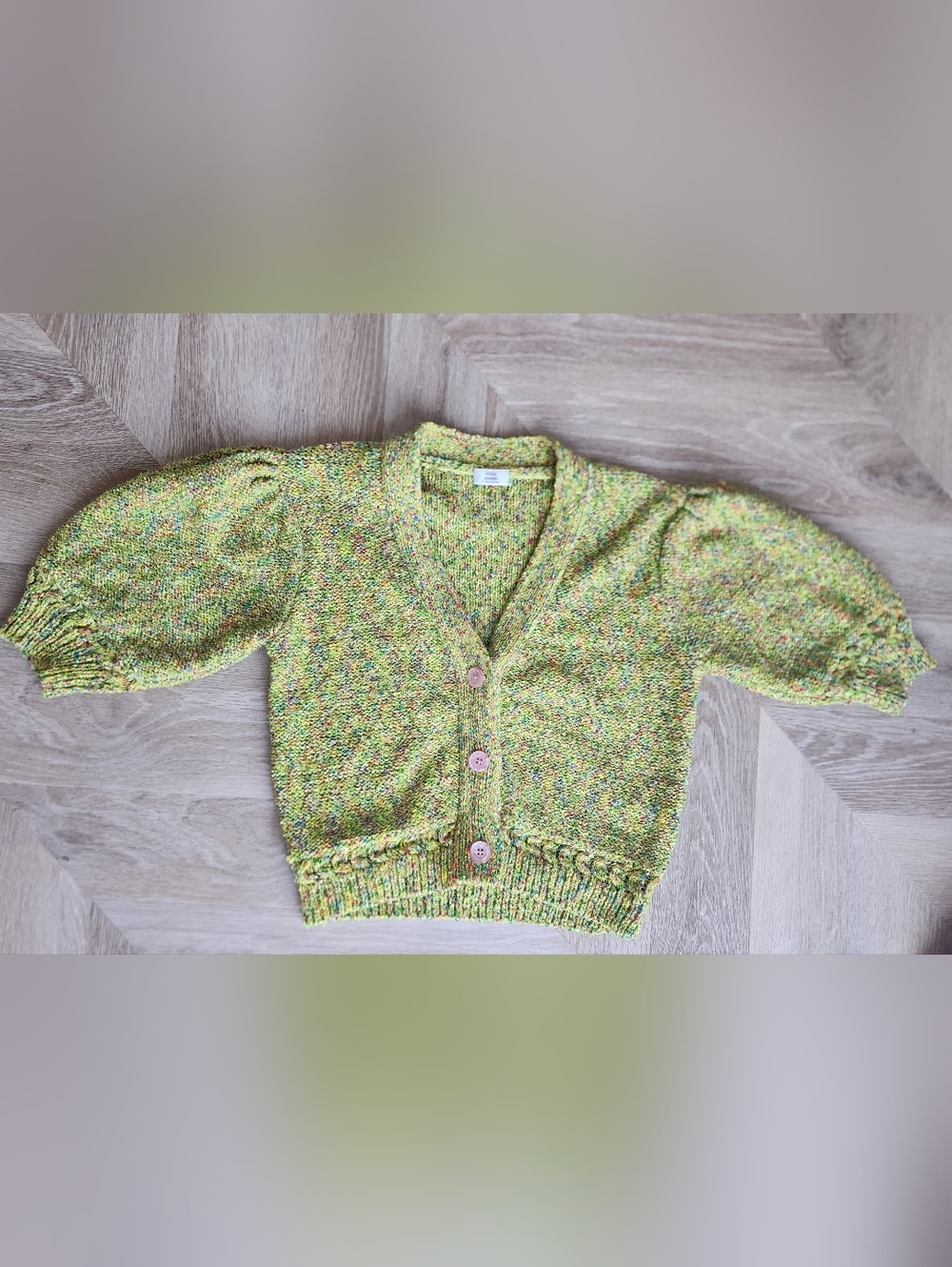 Gorgeous Aritzia Little Moon Yellow-Green Cardigan